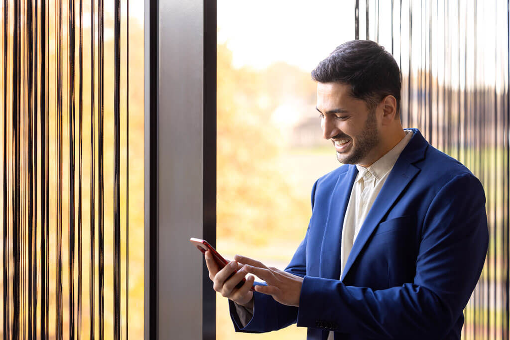 Zakenman op telefoon